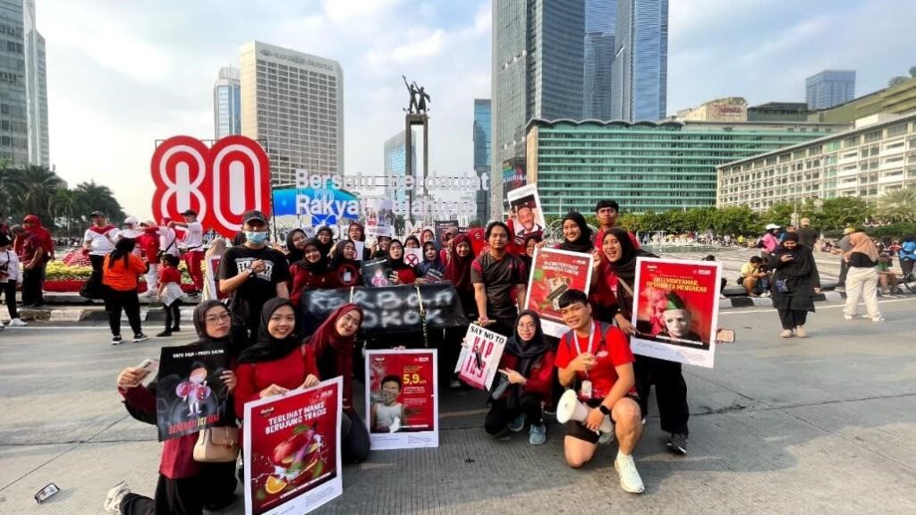Peserta aksi #SaveOurGeneration dari ISMKMI Jakarta Raya dan komunitas mahasiswa berkumpul menyuarakan penolakan terhadap industri rokok dan vape